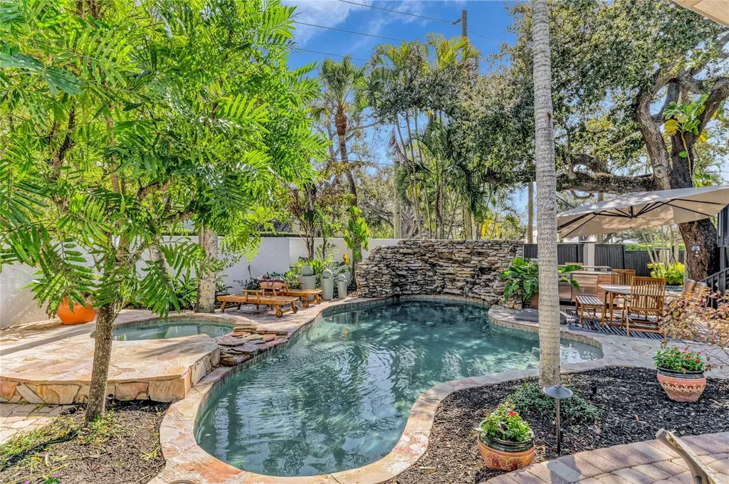 1611 Hyde Park Street Sarasota FL 34239