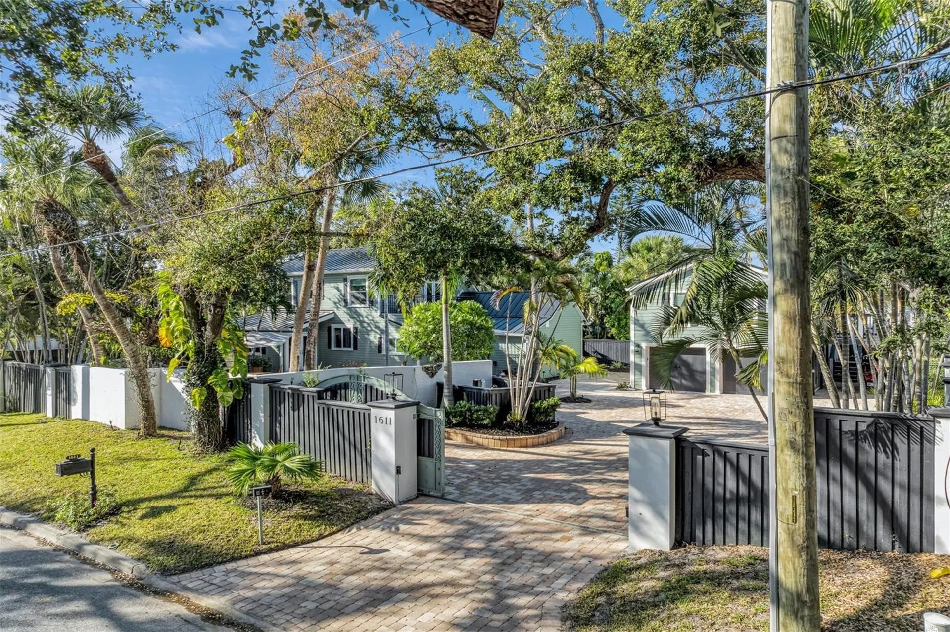 1611 Hyde Park Street Sarasota FL 34239