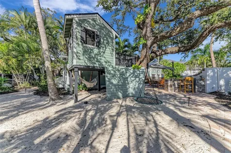 1611 Hyde Park Street Sarasota FL 34239