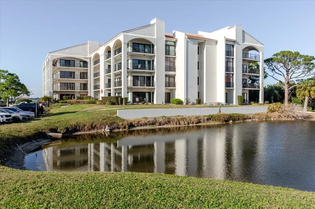 208 Mariner Drive Tarpon Springs FL 34689