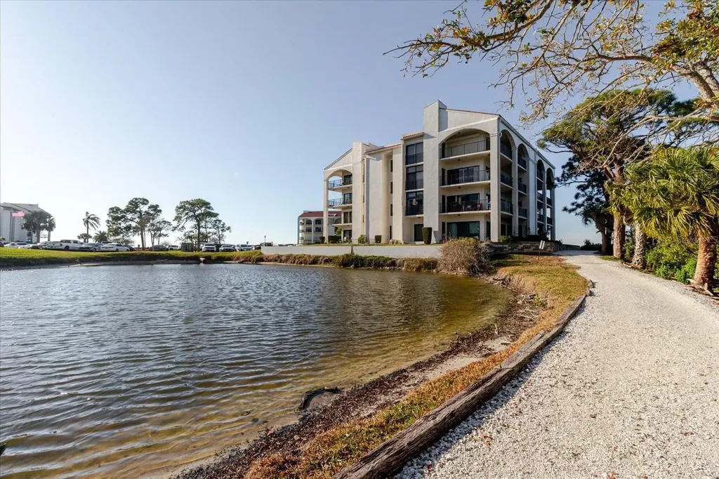 208 Mariner Drive Tarpon Springs FL 34689