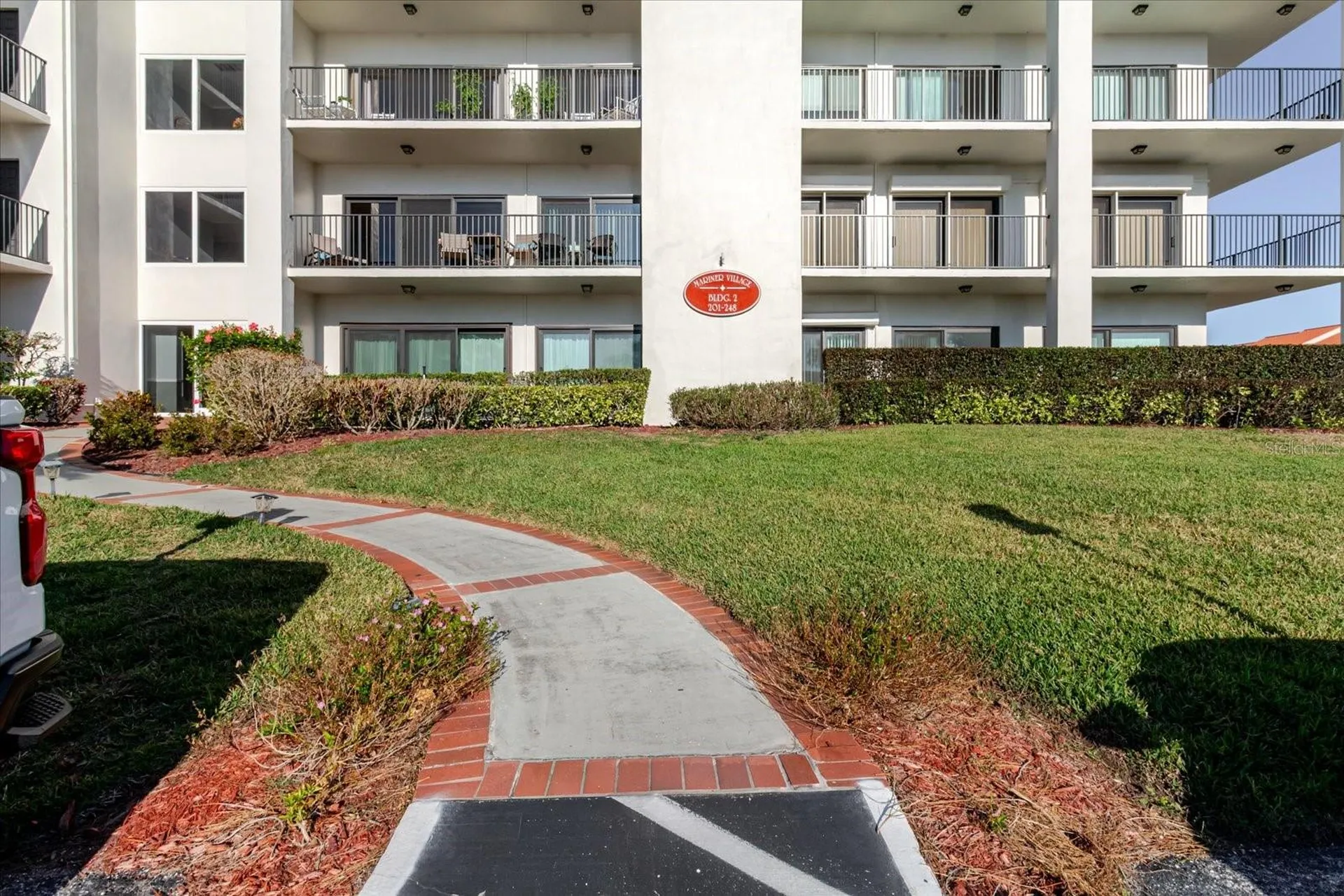208 Mariner Drive Tarpon Springs FL 34689