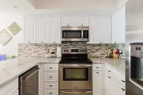 208 Mariner Drive Tarpon Springs FL 34689
