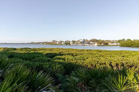 208 Mariner Drive Tarpon Springs FL 34689