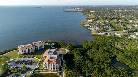 208 Mariner Drive Tarpon Springs FL 34689