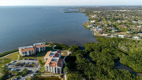 208 Mariner Drive Tarpon Springs FL 34689