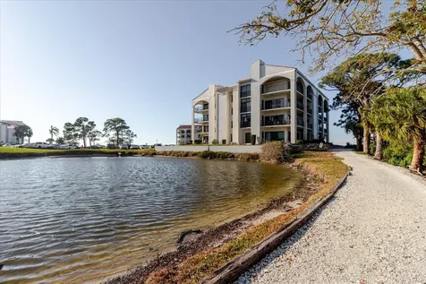 208 Mariner Drive Tarpon Springs FL 34689