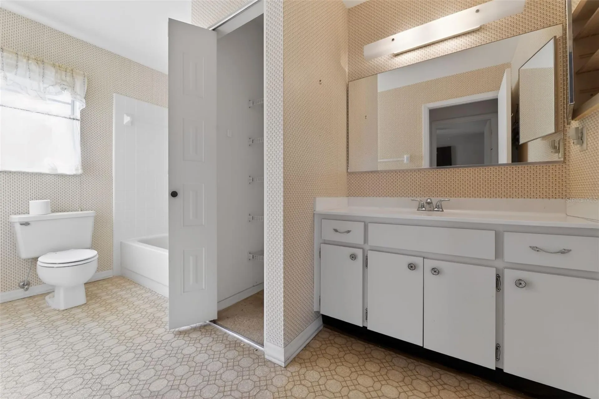 2121 Meadowlark Lane Sun City Center FL 33573