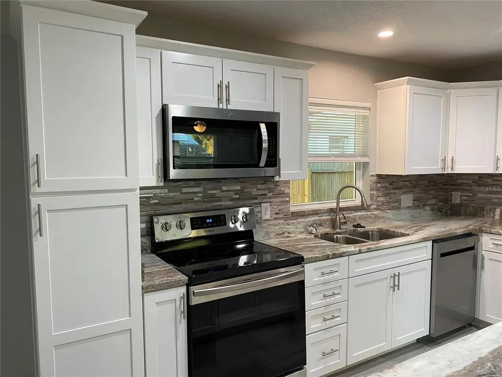 38415 9th Avenue Zephyrhills FL 33542