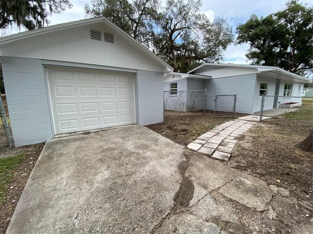 38415 9th Avenue Zephyrhills FL 33542