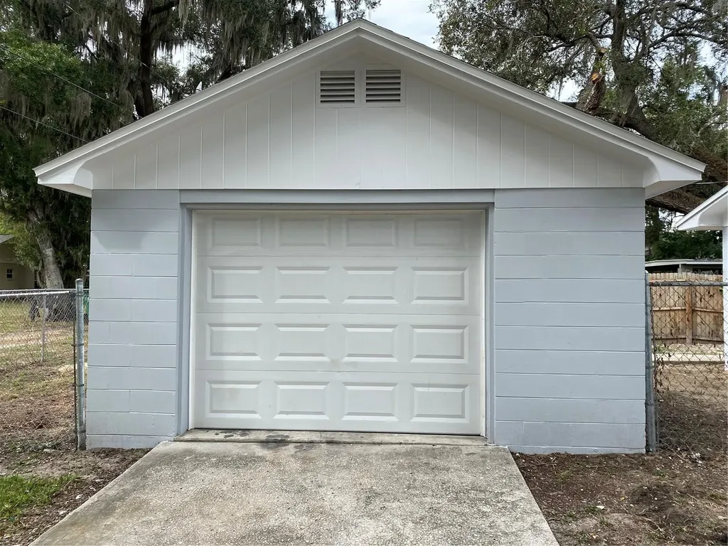 38415 9th Avenue Zephyrhills FL 33542