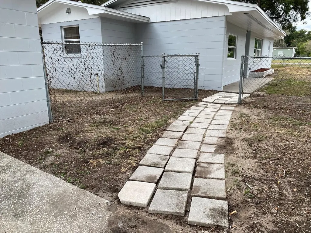 38415 9th Avenue Zephyrhills FL 33542