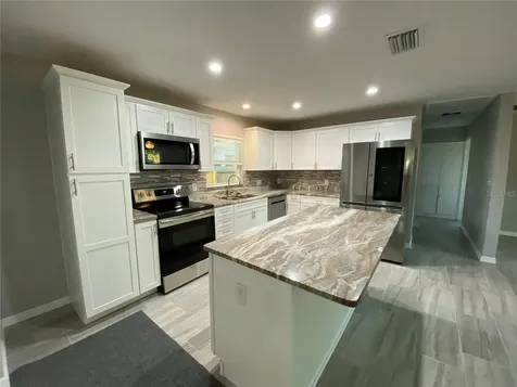 38415 9th Avenue Zephyrhills FL 33542