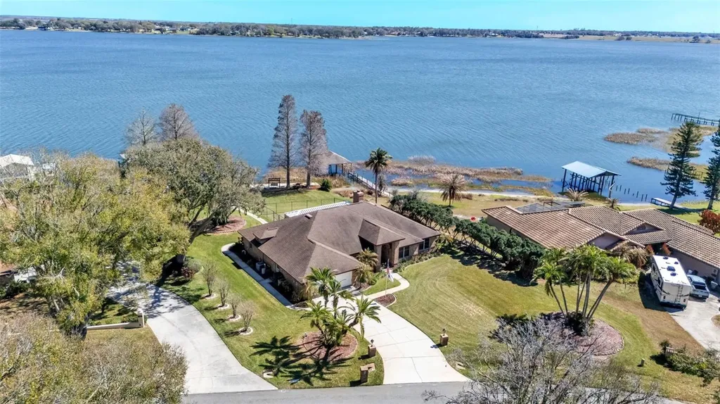 122 W Juliana Way Auburndale FL 33823