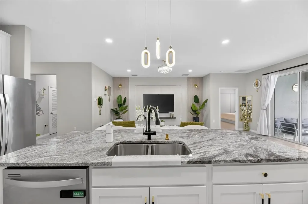 33146 Sand Creek Drive Wesley Chapel FL 33543