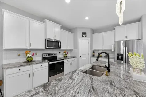 33146 Sand Creek Drive Wesley Chapel FL 33543