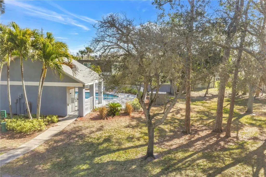 9613 Tara Cay Court Seminole FL 33776