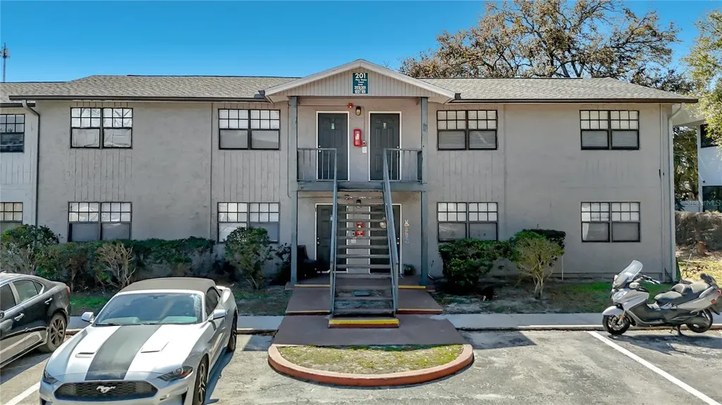 201 Pine Violet Court Tampa FL 33612