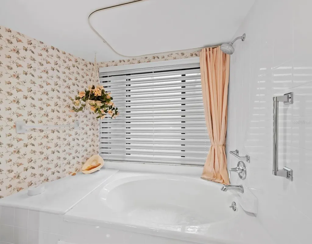 1445 Gulf Of Mexico Drive Longboat Key FL 34228