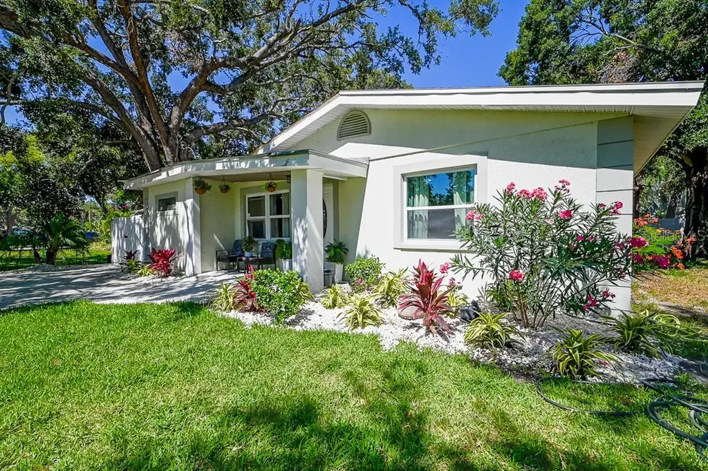 1826 Country Club Road N St Petersburg FL 33710