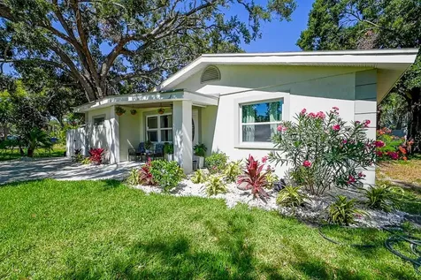 1826 Country Club Road N St Petersburg FL 33710