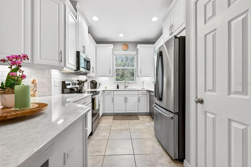 904 Vineyard Lane Oldsmar FL 34677