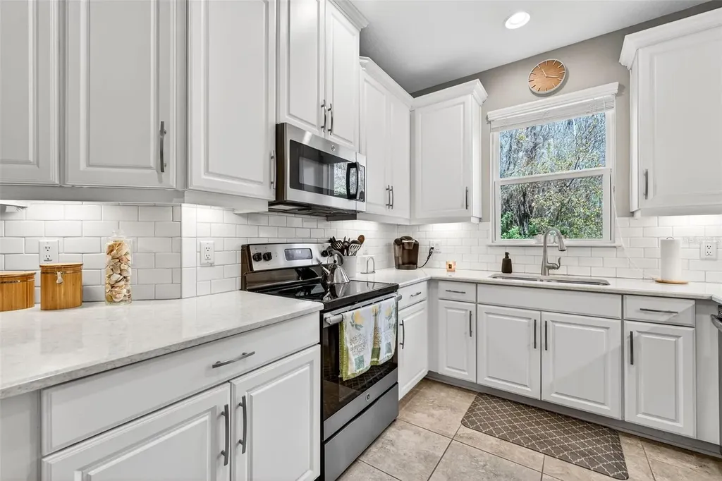 904 Vineyard Lane Oldsmar FL 34677