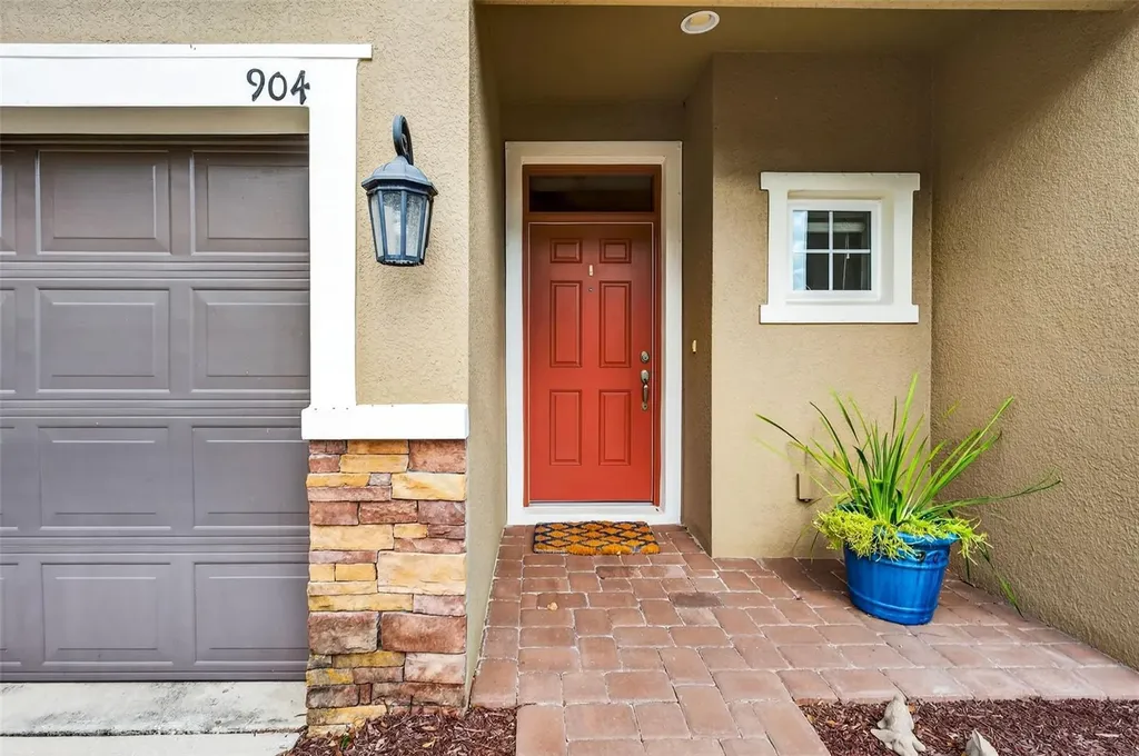 904 Vineyard Lane Oldsmar FL 34677