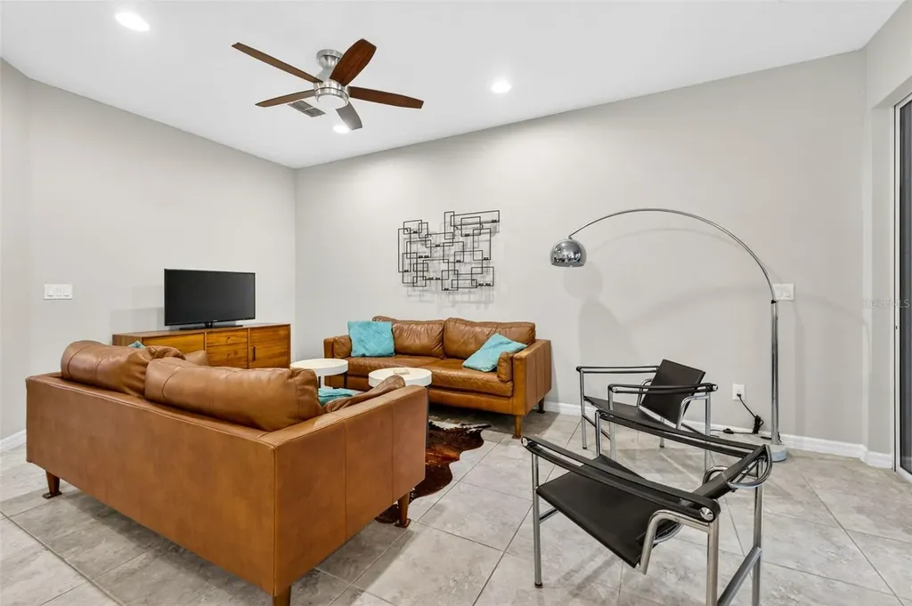 904 Vineyard Lane Oldsmar FL 34677