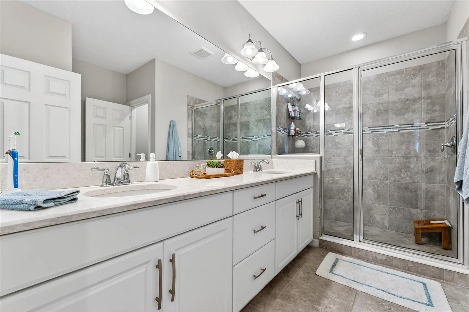 904 Vineyard Lane Oldsmar FL 34677