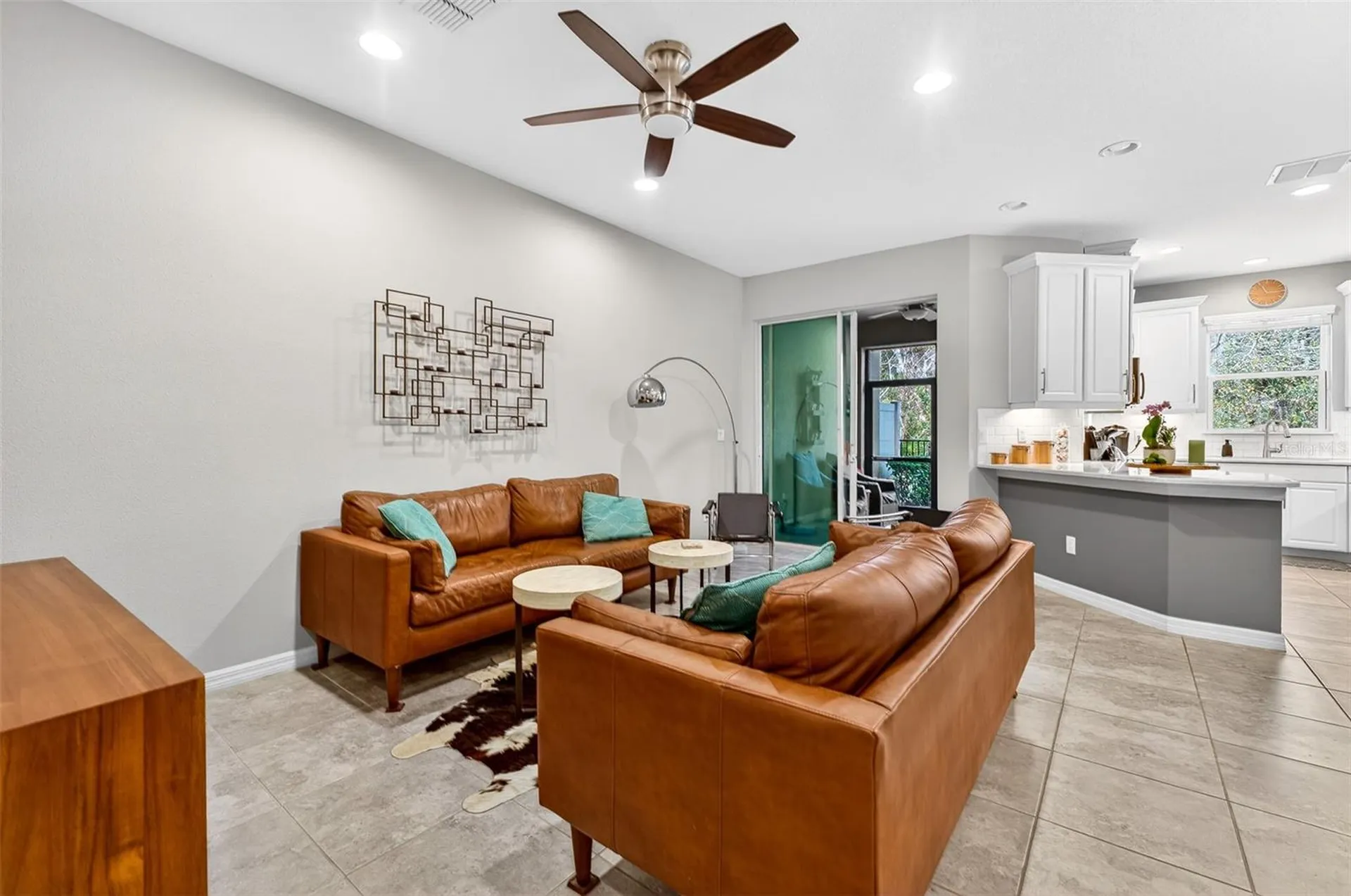 904 Vineyard Lane Oldsmar FL 34677
