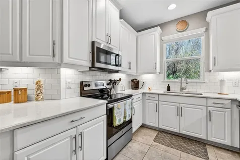 904 Vineyard Lane Oldsmar FL 34677