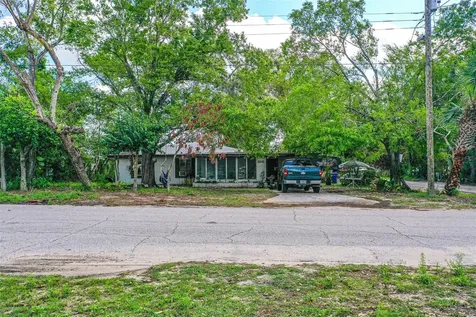 100 N Self Avenue Avon Park FL 33825