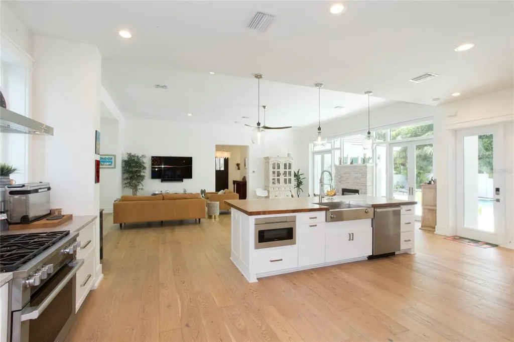 335 16th Avenue NE St Petersburg FL 33704