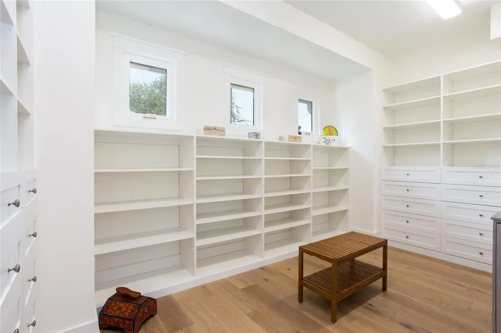 335 16th Avenue NE St Petersburg FL 33704