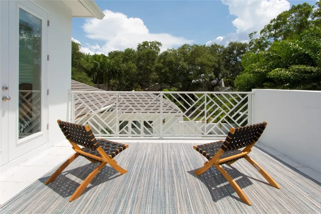 335 16th Avenue NE St Petersburg FL 33704