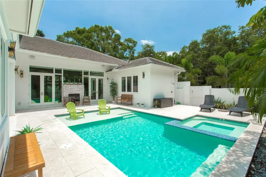 335 16th Avenue NE St Petersburg FL 33704