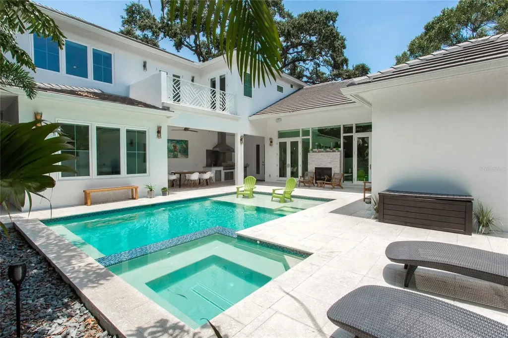 335 16th Avenue NE St Petersburg FL 33704