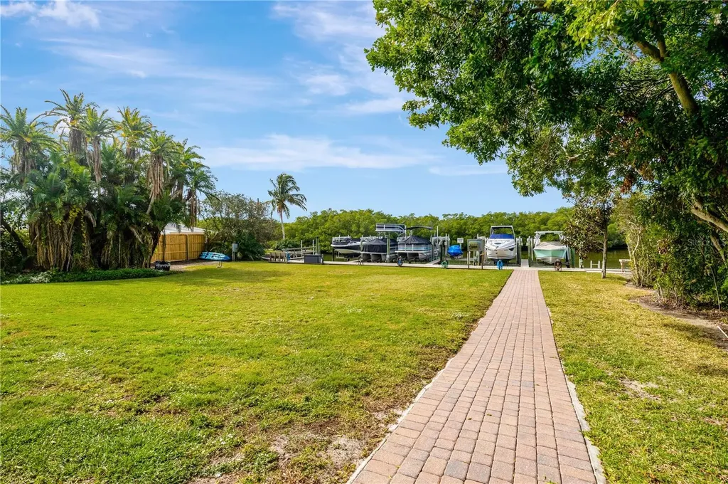 1680 Assisi Drive Sarasota FL 34231