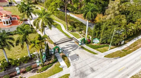 1680 Assisi Drive Sarasota FL 34231