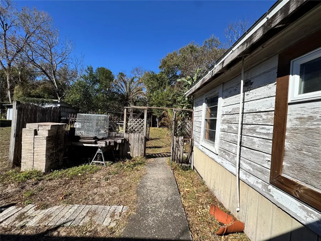 8716 N Temple Avenue Tampa FL 33617