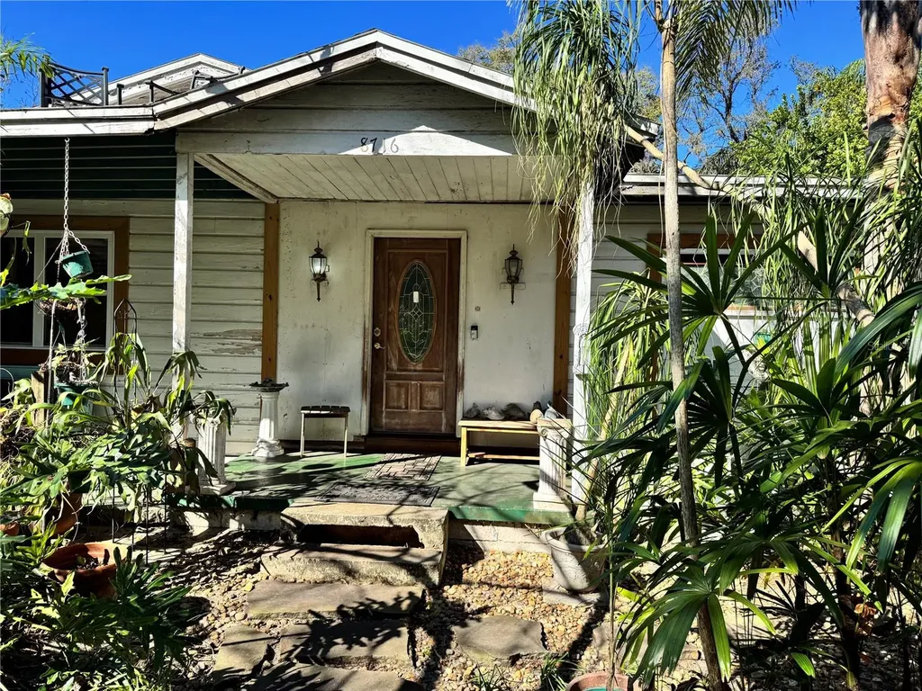 8716 N Temple Avenue Tampa FL 33617