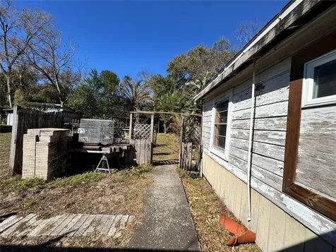 8716 N Temple Avenue Tampa FL 33617