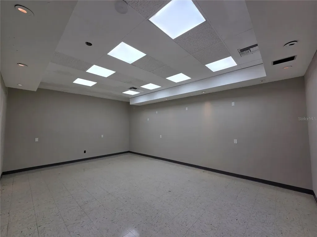 6800 Edgewater Commerce Parkway Orlando FL 32810