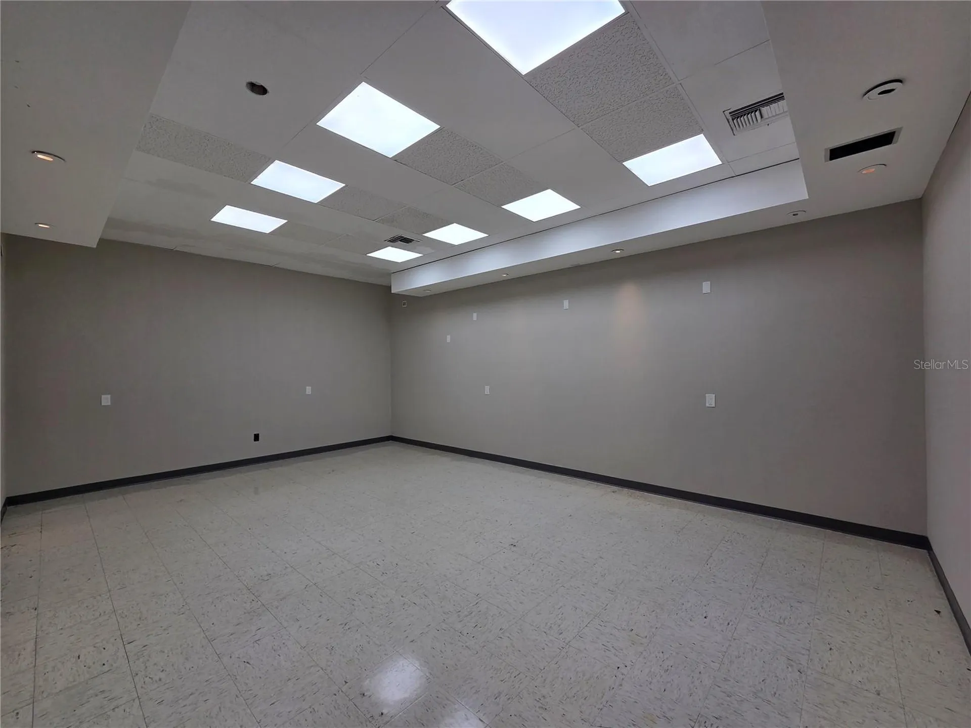 6800 Edgewater Commerce Parkway Orlando FL 32810