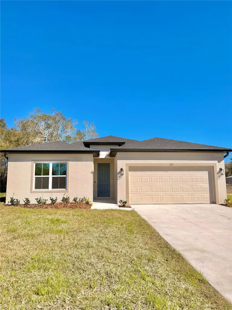 132 W Prairie Street Center Hill FL 33514