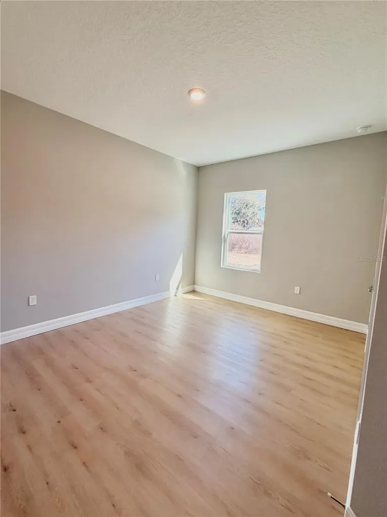 132 W Prairie Street Center Hill FL 33514