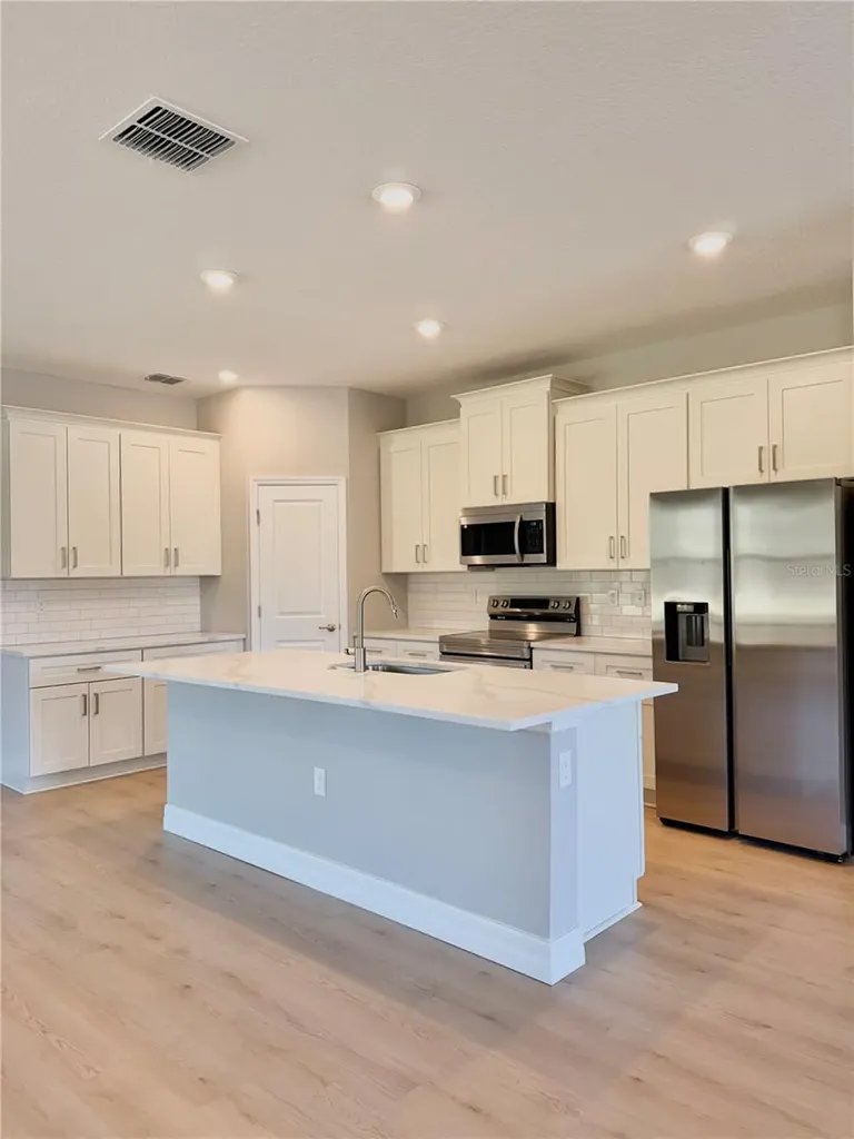 132 W Prairie Street Center Hill FL 33514