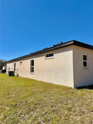 132 W Prairie Street Center Hill FL 33514