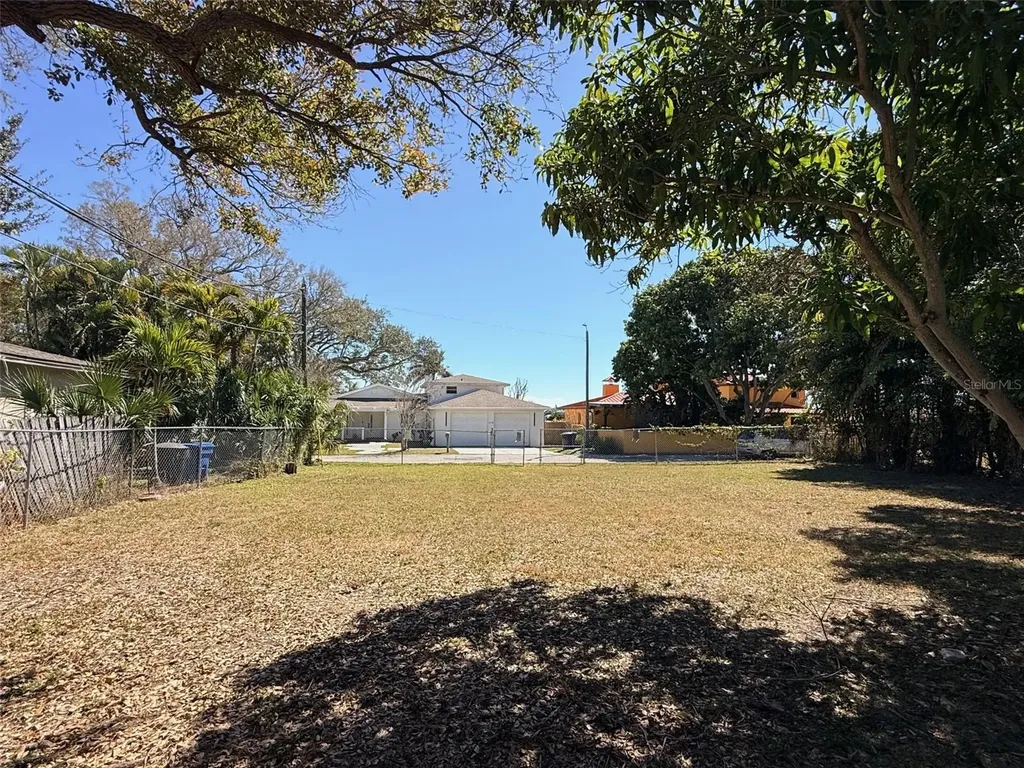 Ling-a-mor Terrace S St Petersburg FL 33705